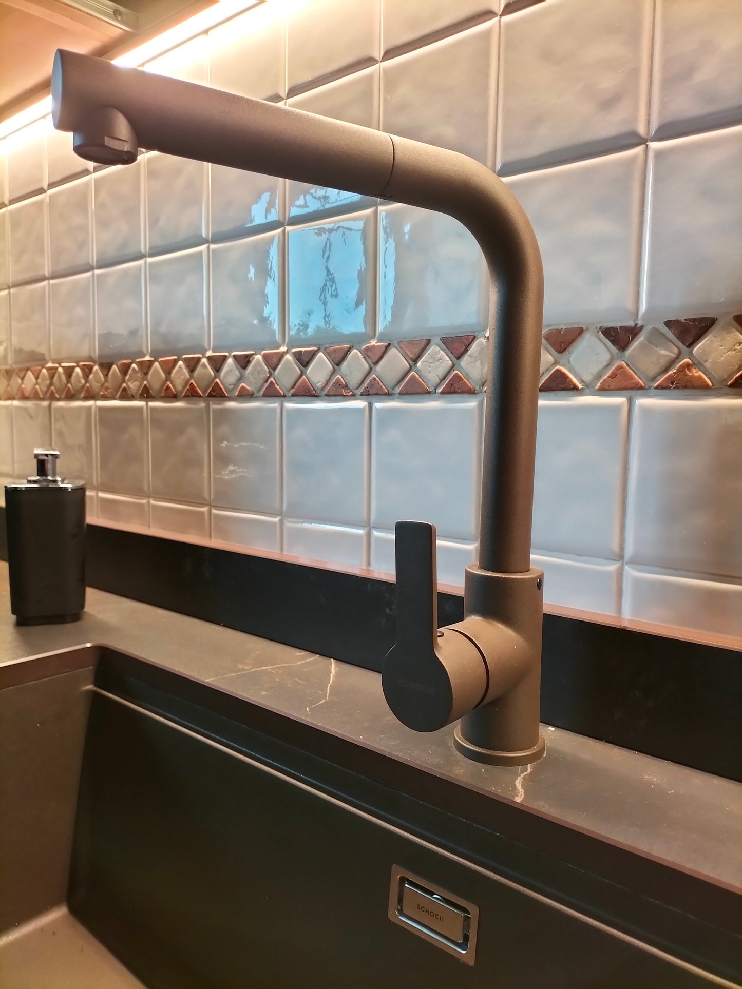Cucina - laccato marrone mocha e olmo tinto naturale