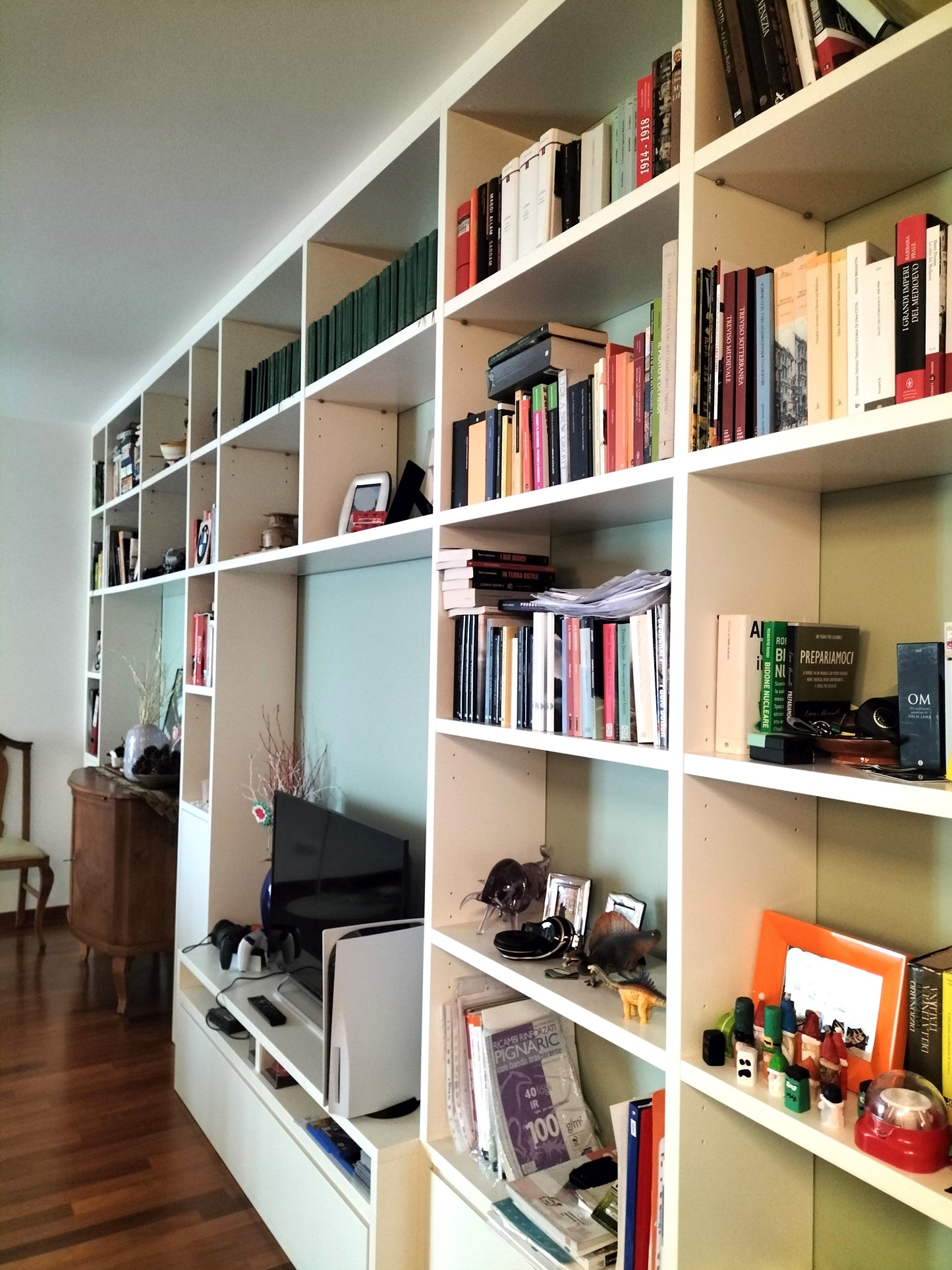 Libreria a tutta parete - laccata opaca colore bianco