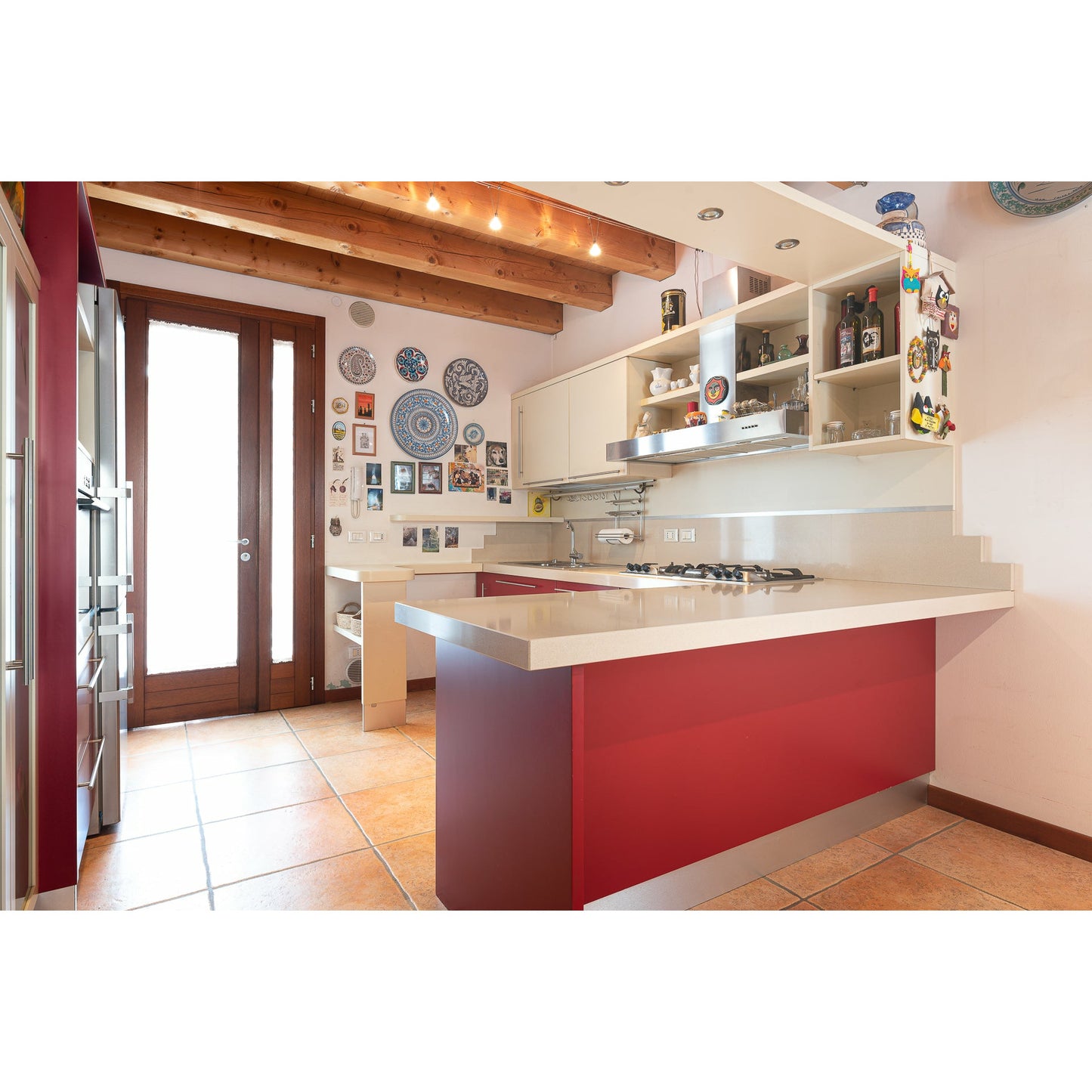 Cucina ad Angolo con Penisola - Laccato Opaco Rosso "SOFT" con Piano in Quarzo