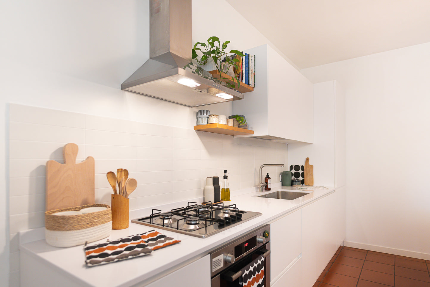Cucina Lineare - Laccato Opaco Bianco "SOFT" con Gola