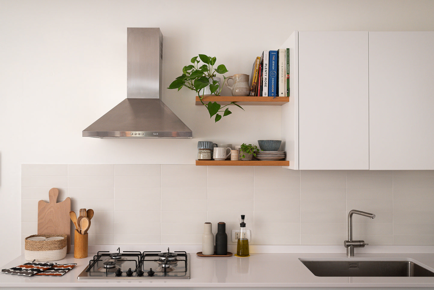Cucina Lineare - Laccato Opaco Bianco "SOFT" con Gola
