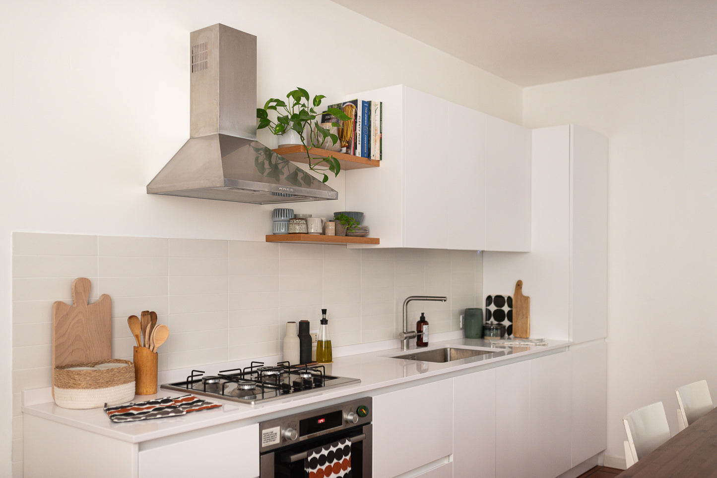 Cucina Lineare - Laccato Opaco Bianco "SOFT" con Gola