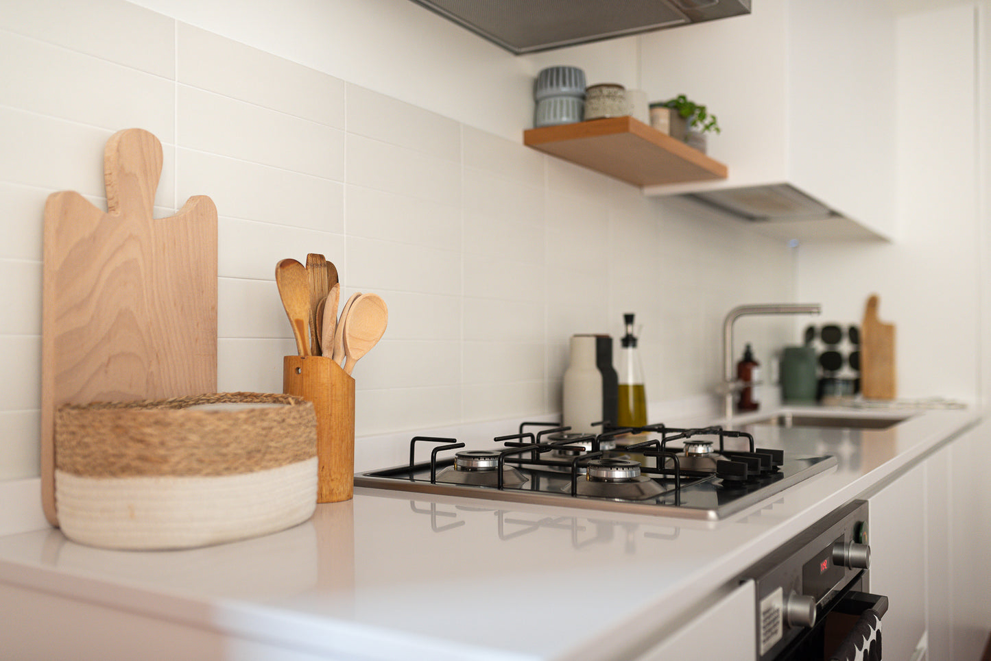 Cucina Lineare - Laccato Opaco Bianco "SOFT" con Gola