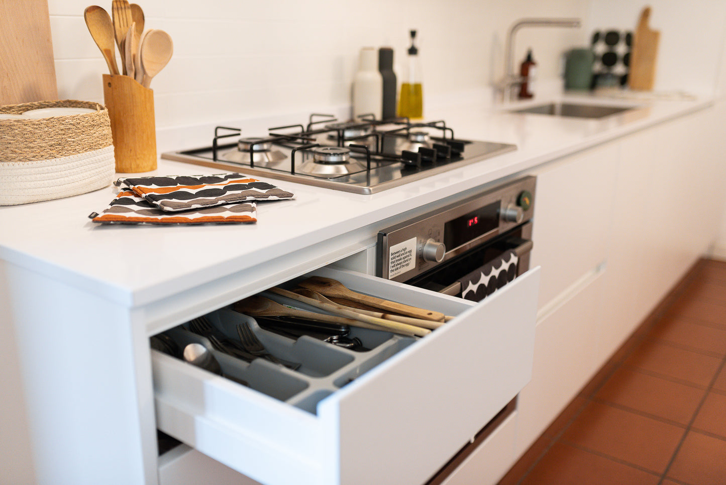 Cucina Lineare - Laccato Opaco Bianco "SOFT" con Gola