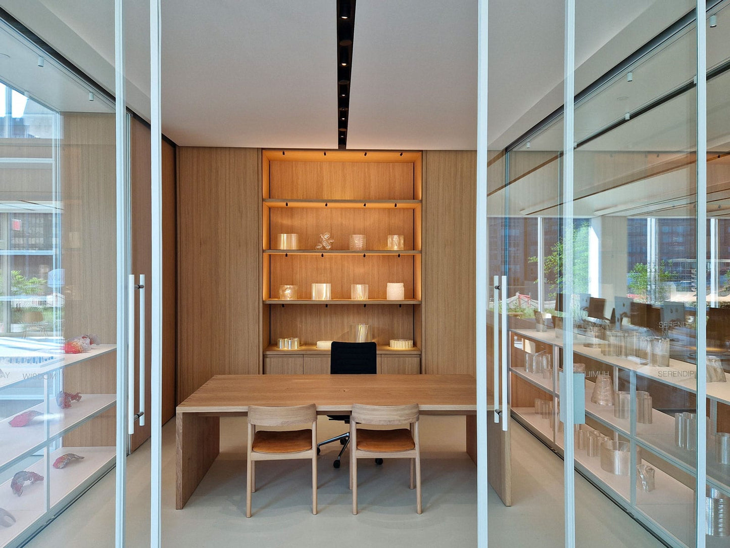 Allestimento di laboratori e uffici - rovere naturale